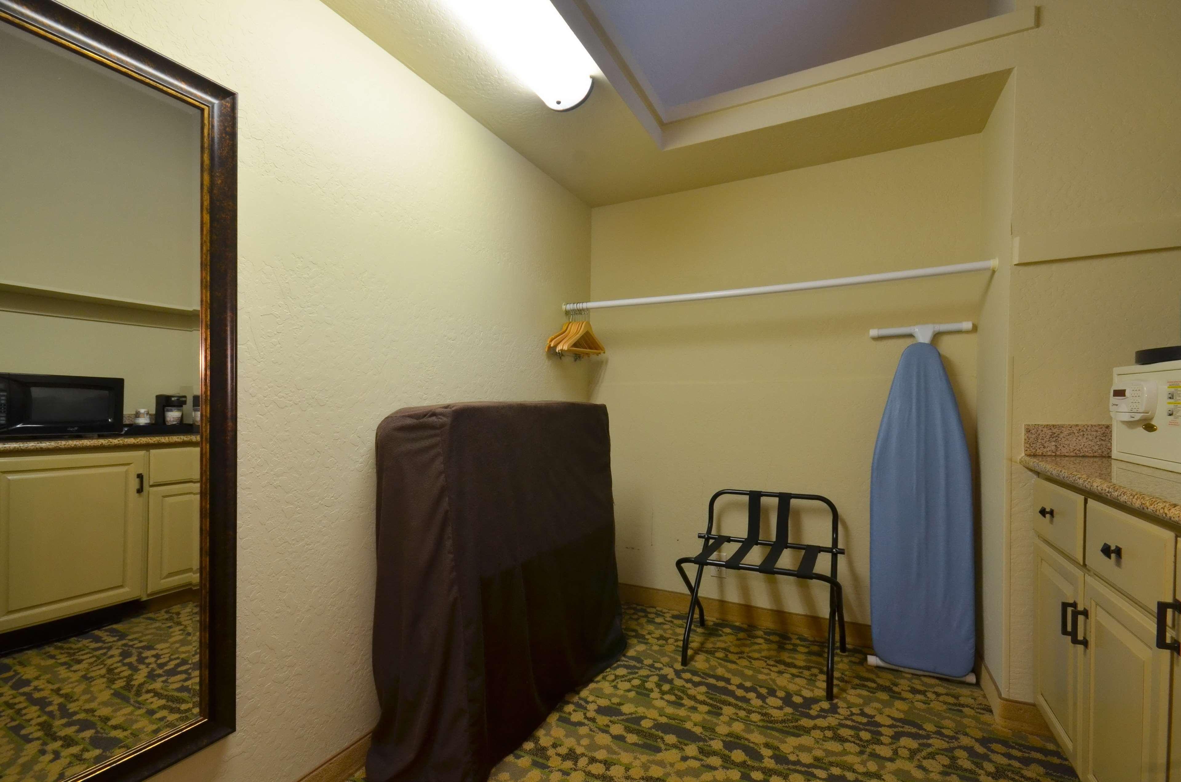 Best Western The Inn & Suites Pacific Grove Dış mekan fotoğraf